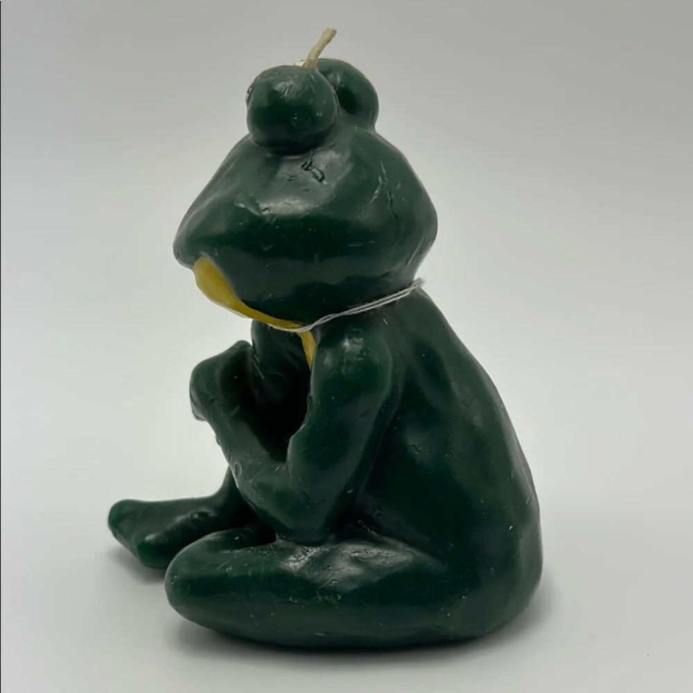 Russ Berrie Leaping Frong Green YellowWax Sculpture Candle Decorative #14078
